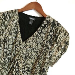 Kenneth Cole Reaction Printed V-neck Top L